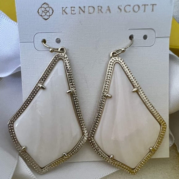 NWT Kendra Scott RARE & Retired Alexandra Earrings White Pearl Yellow Gold W😍W! - Picture 9 of 15